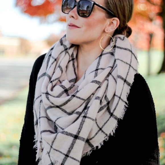 Black and Ivory Check Ultra Plush Blanket Scarf - Picture 3 of 8